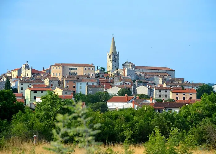 Mon Perin Castrum - Castel 아파트 *