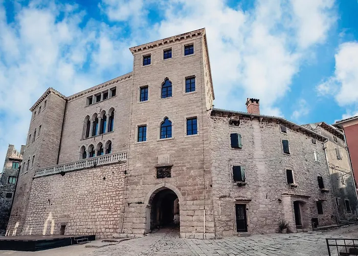 Mon Perin Castrum - Castel 발